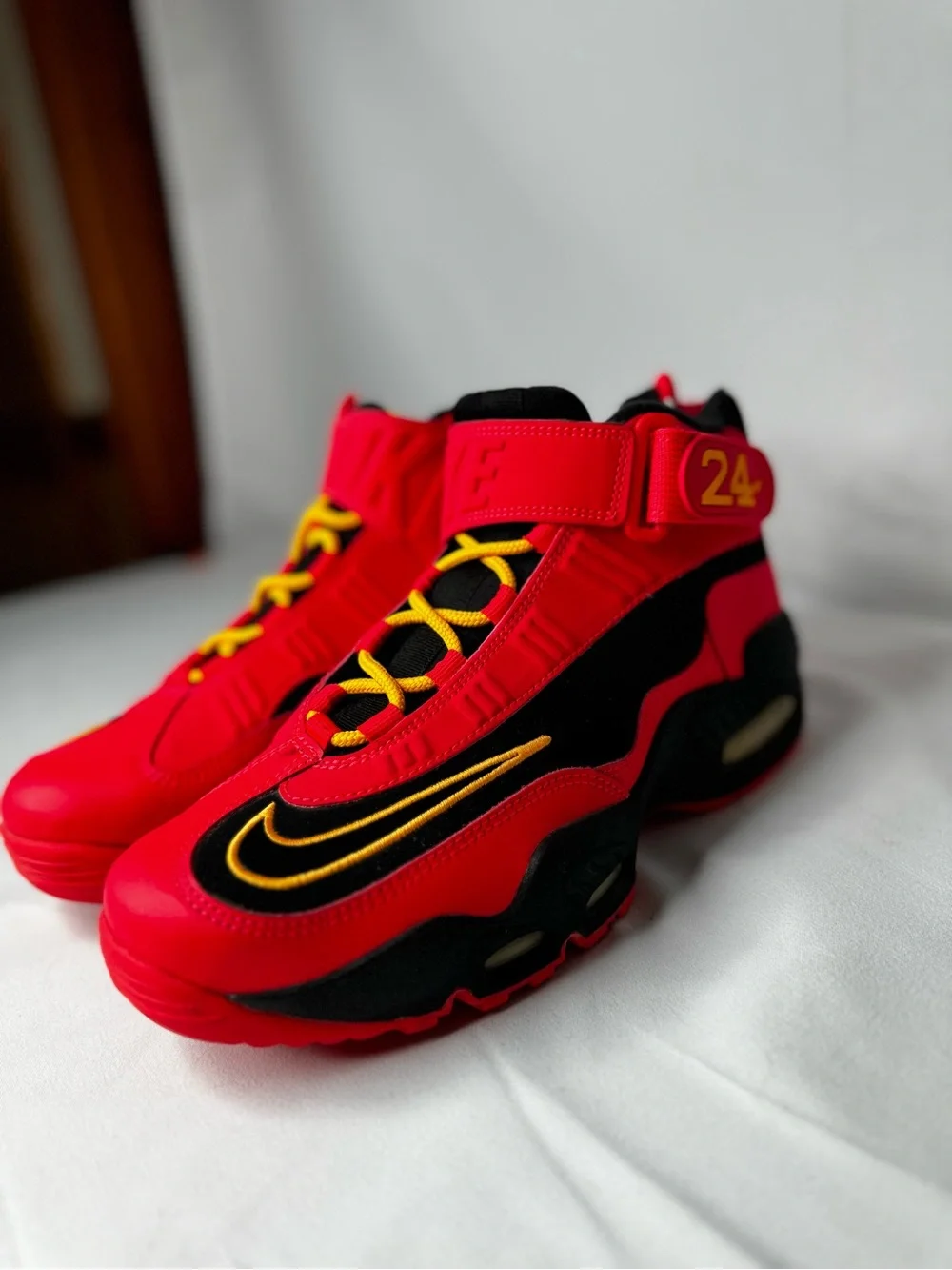 Nike Air Griffey Max 1 Laser Crimson Black Yellow Men's Size 8.5